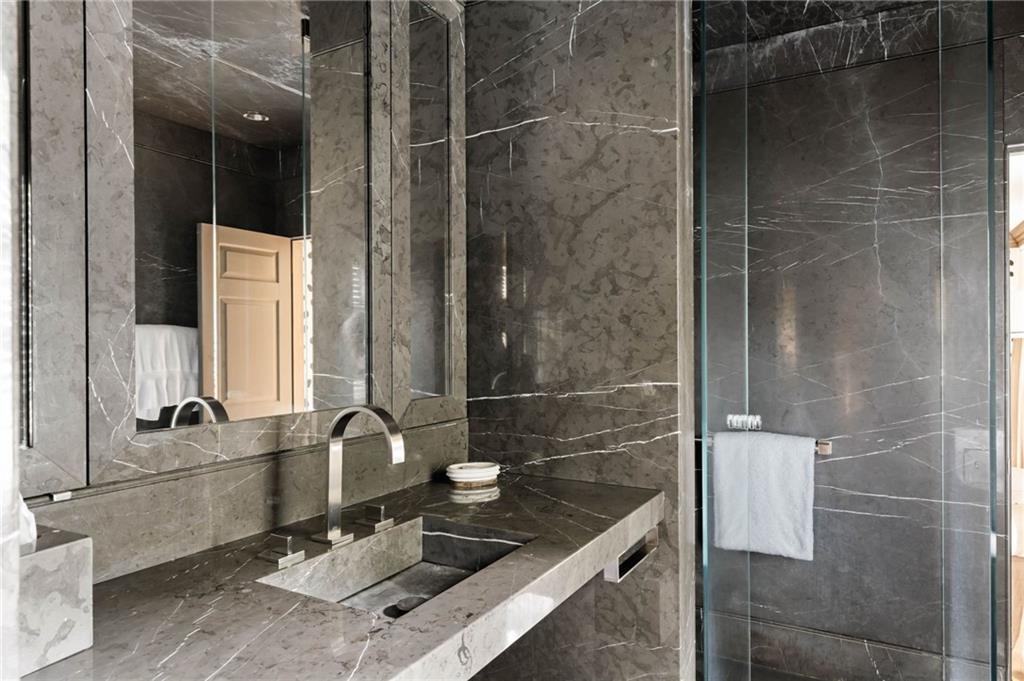 1727 W Paces Ferry Road NW