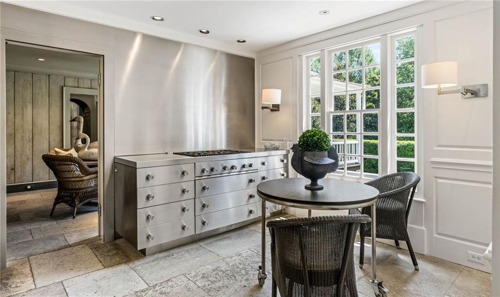 1727 W Paces Ferry Road NW