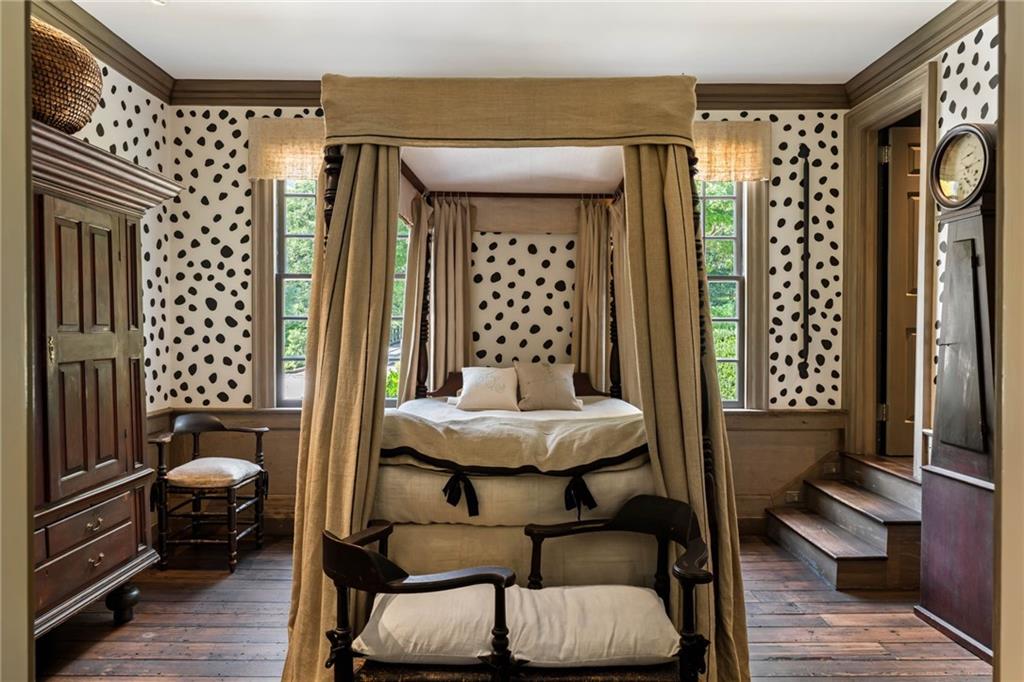 1727 W Paces Ferry Road NW