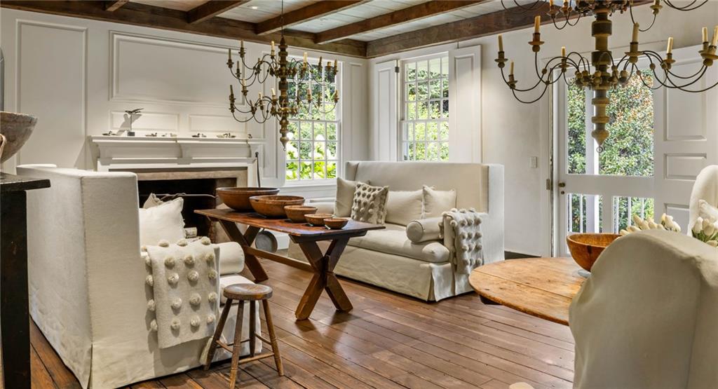 1727 W Paces Ferry Road NW