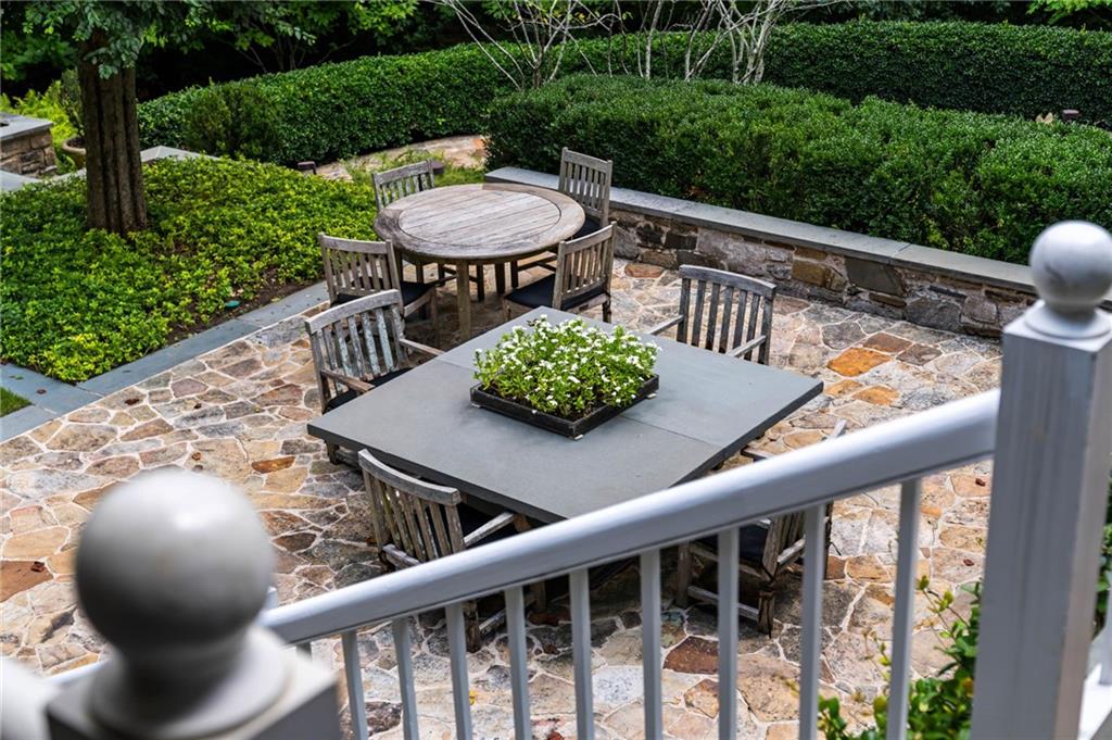 1727 W Paces Ferry Road NW