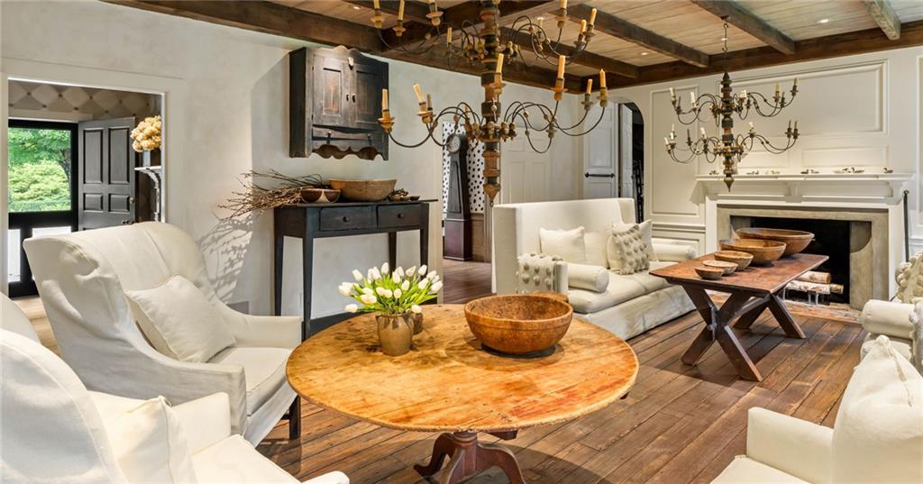 1727 W Paces Ferry Road NW