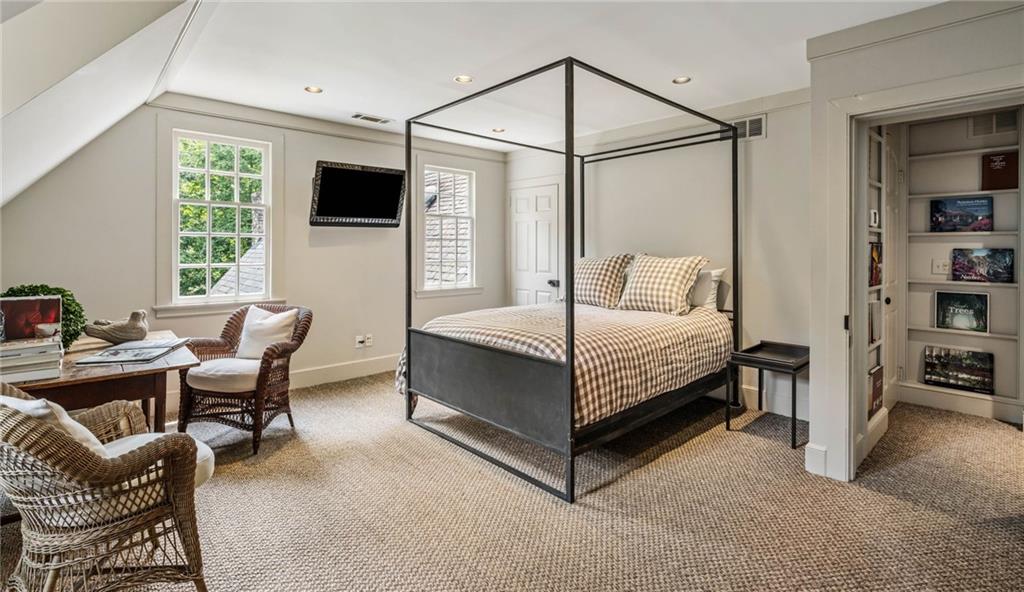 1727 W Paces Ferry Road NW