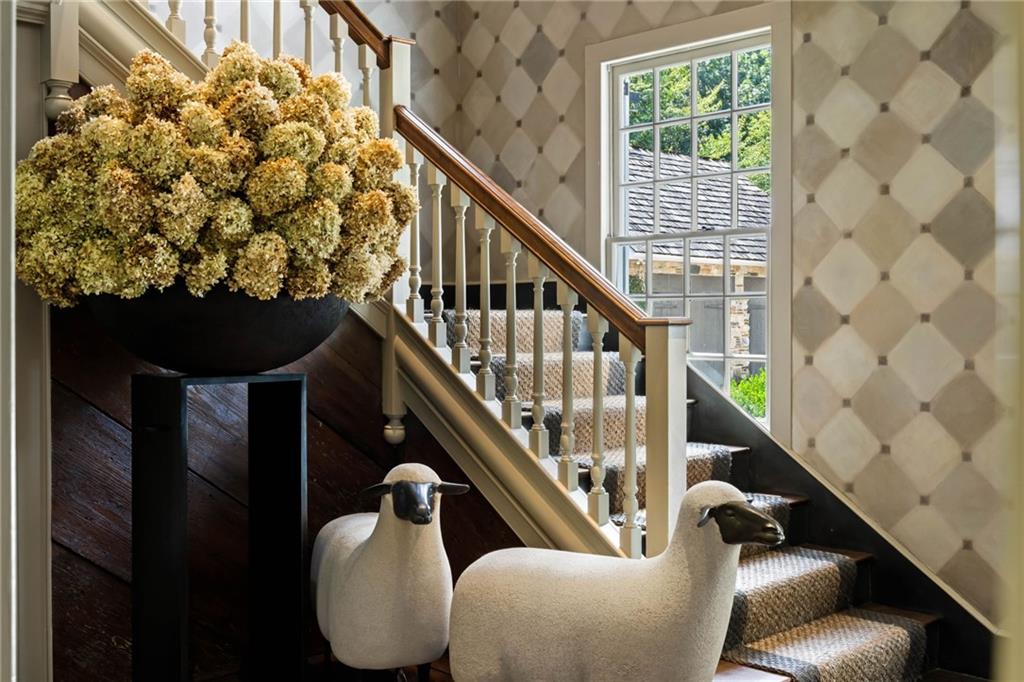 1727 W Paces Ferry Road NW