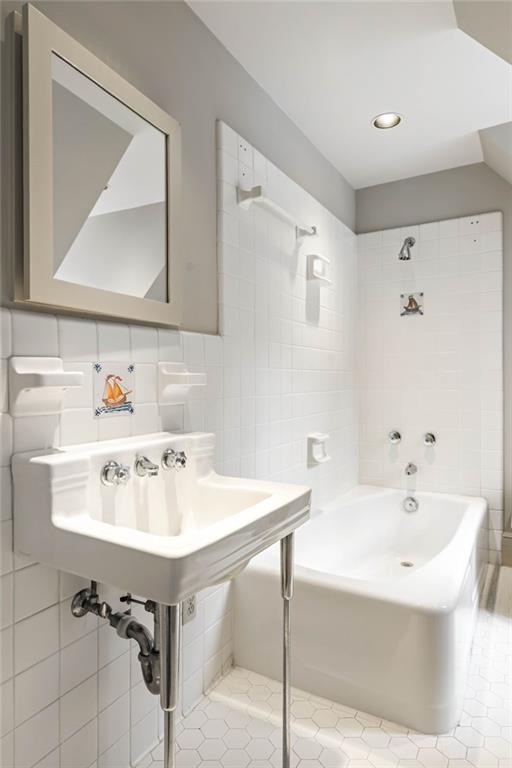 1727 W Paces Ferry Road NW