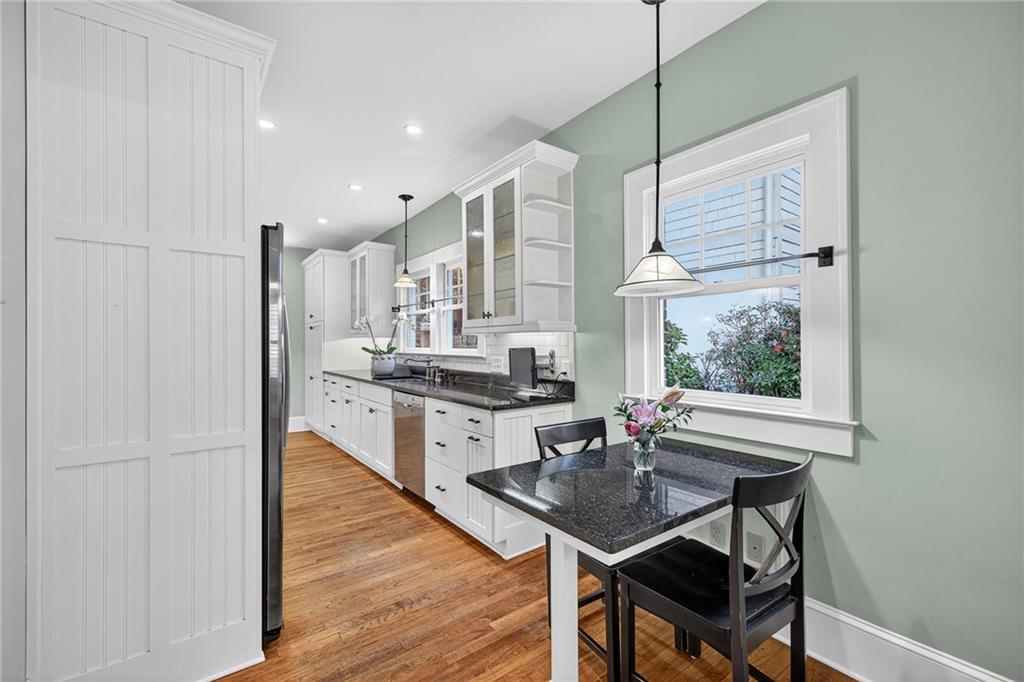 3299 W Shadowlawn Avenue NE