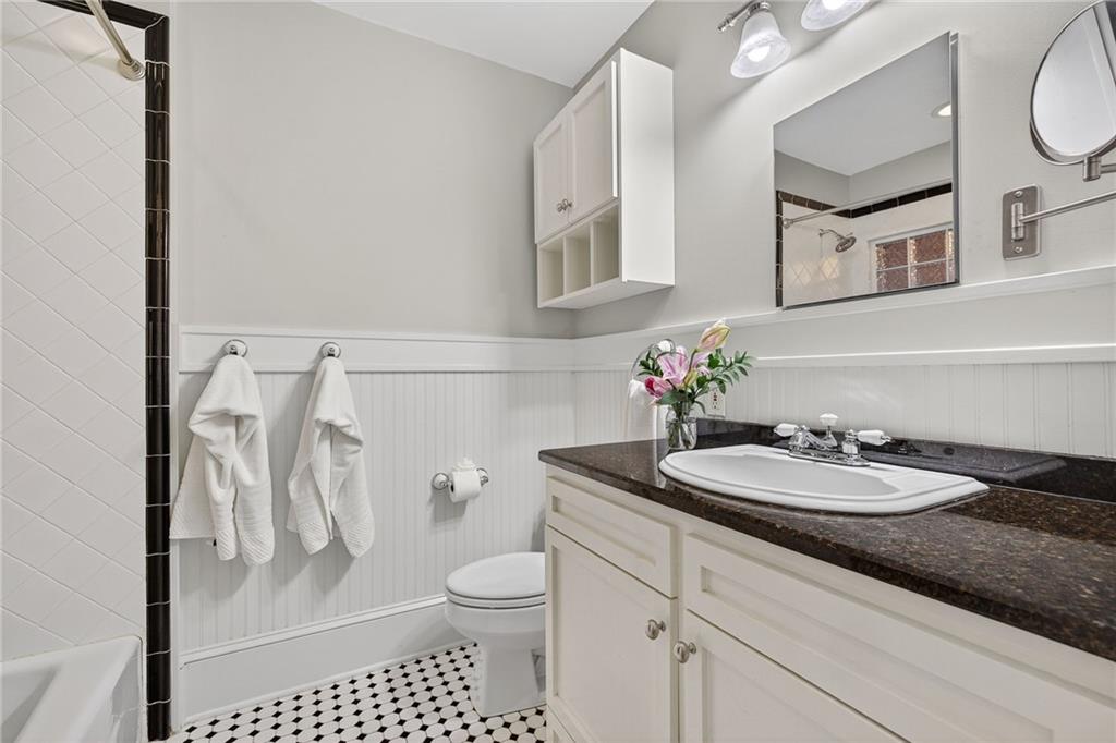 3299 W Shadowlawn Avenue NE