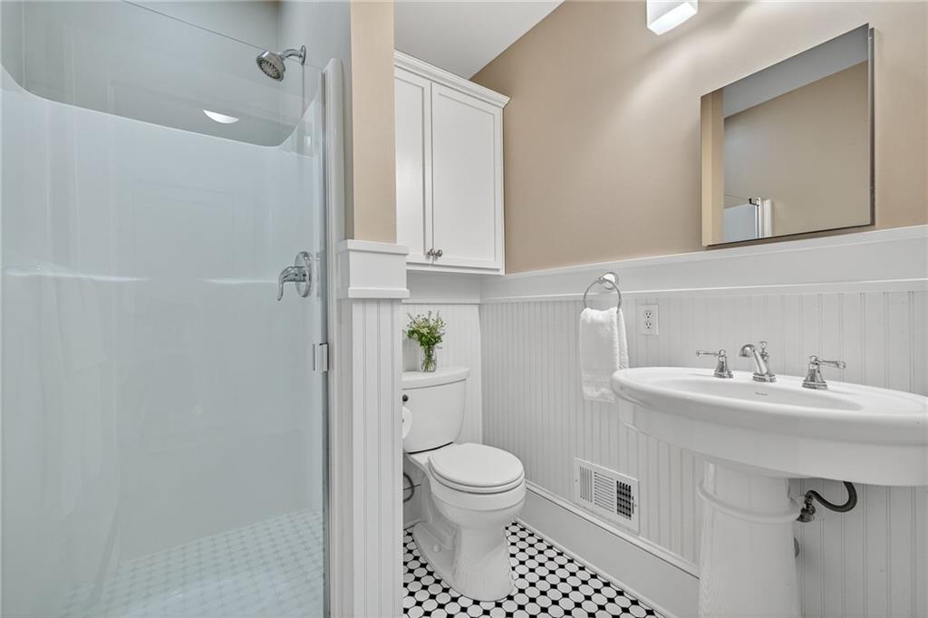 3299 W Shadowlawn Avenue NE