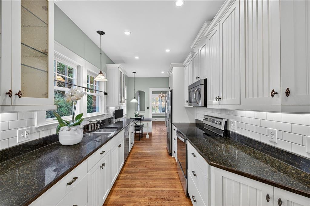 3299 W Shadowlawn Avenue NE