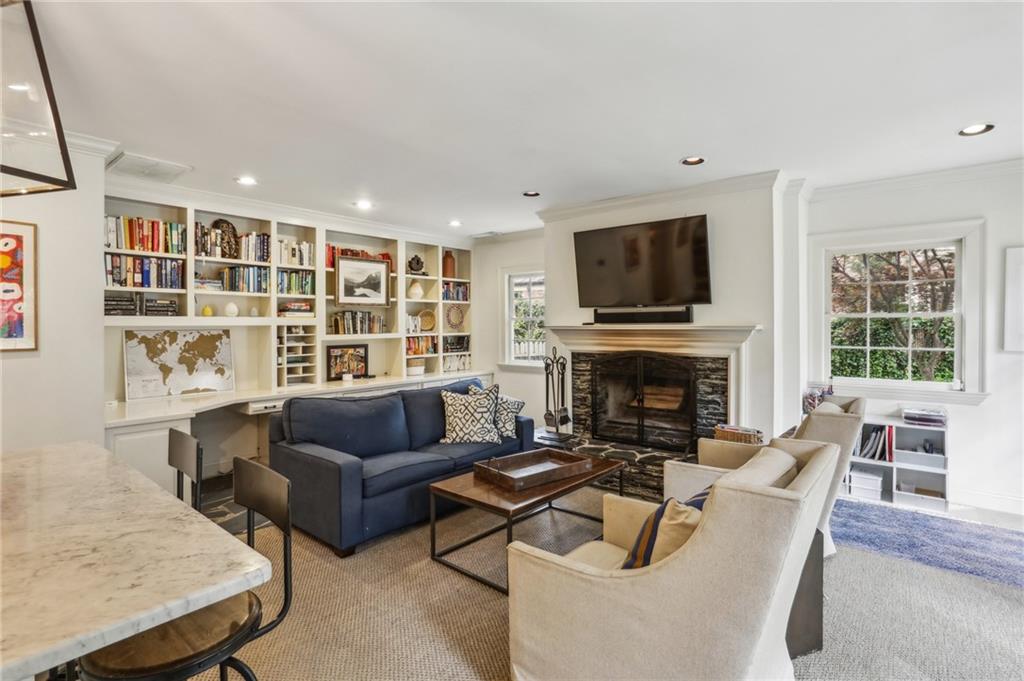 2415 Oldfield Road NW