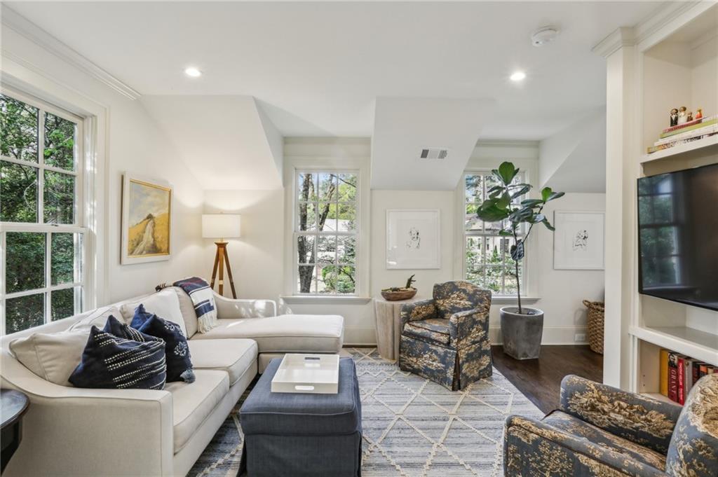 2415 Oldfield Road NW