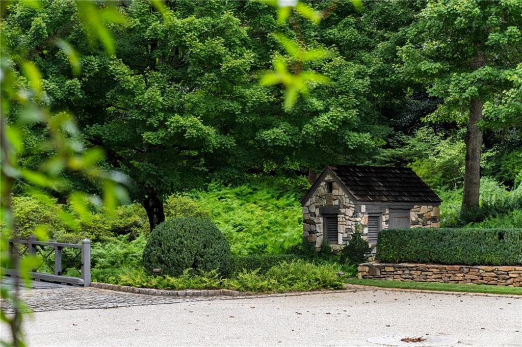 1727 W Paces Ferry Road NW