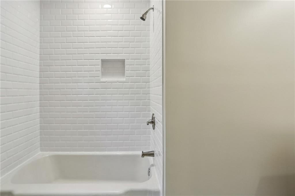 22 Peachtree Hills Avenue NE