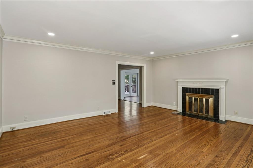 22 Peachtree Hills Avenue NE