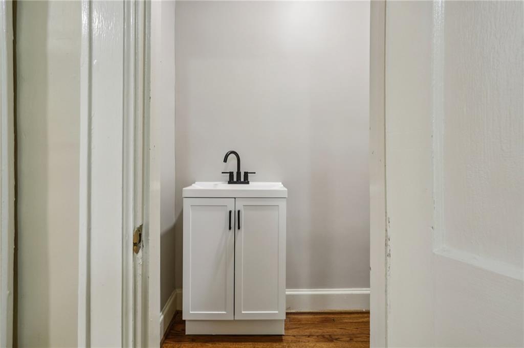 22 Peachtree Hills Avenue NE