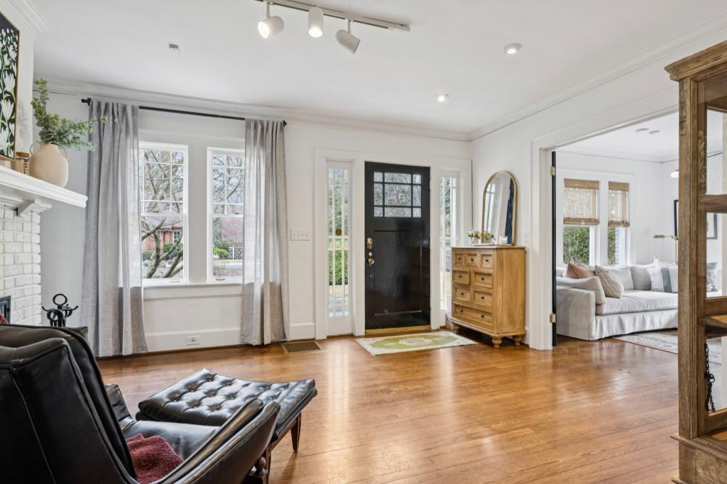 1229 Cameron Court NE