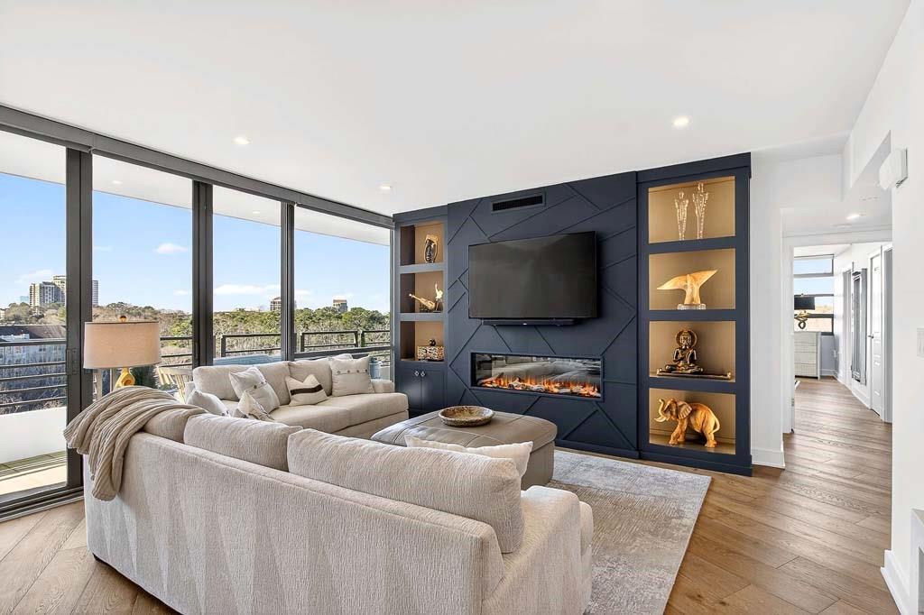 700 Park Regency Place NE Unit 1106