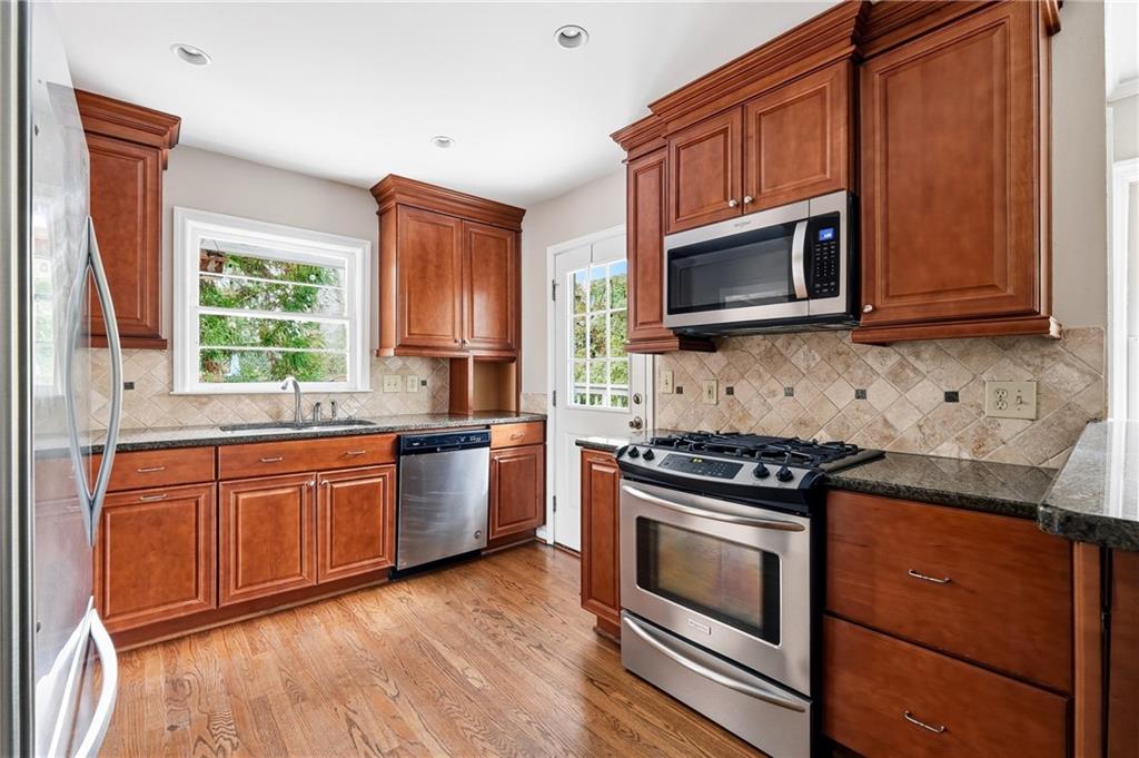 1846 fernwood Road NW