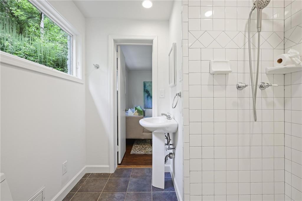 2800 Mornington Drive NW