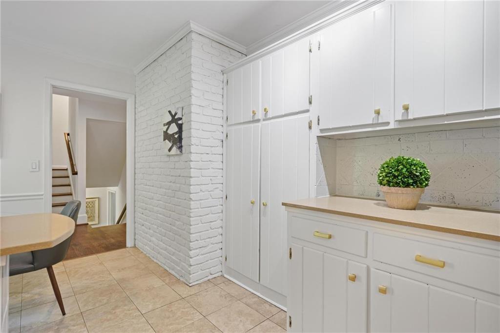 2800 Mornington Drive NW