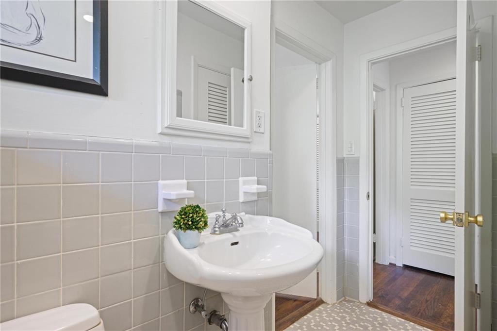 2800 Mornington Drive NW