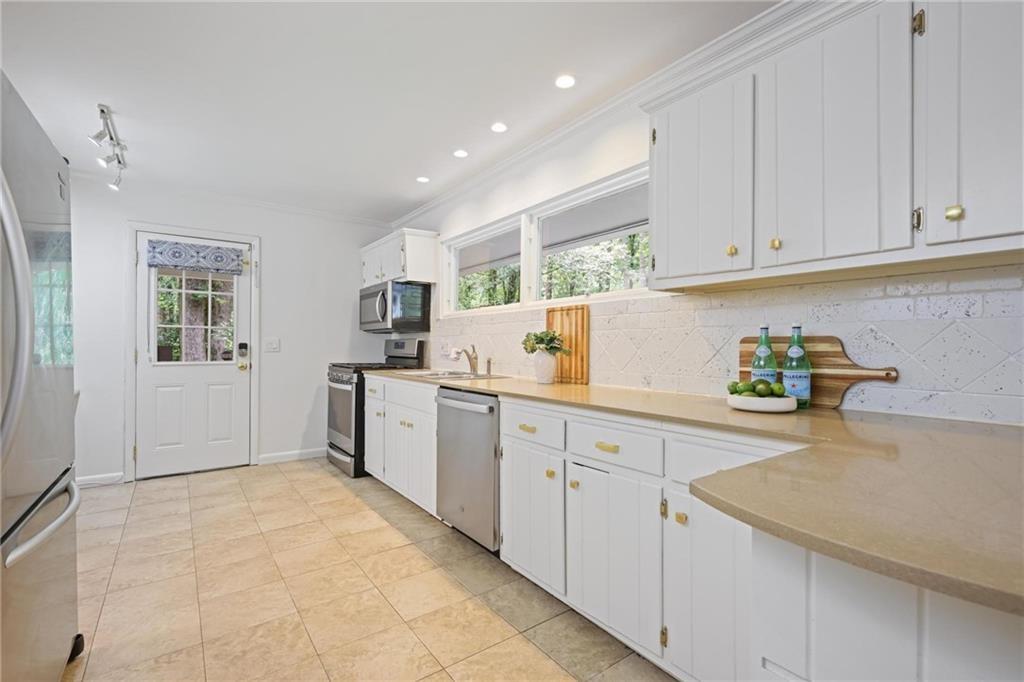 2800 Mornington Drive NW