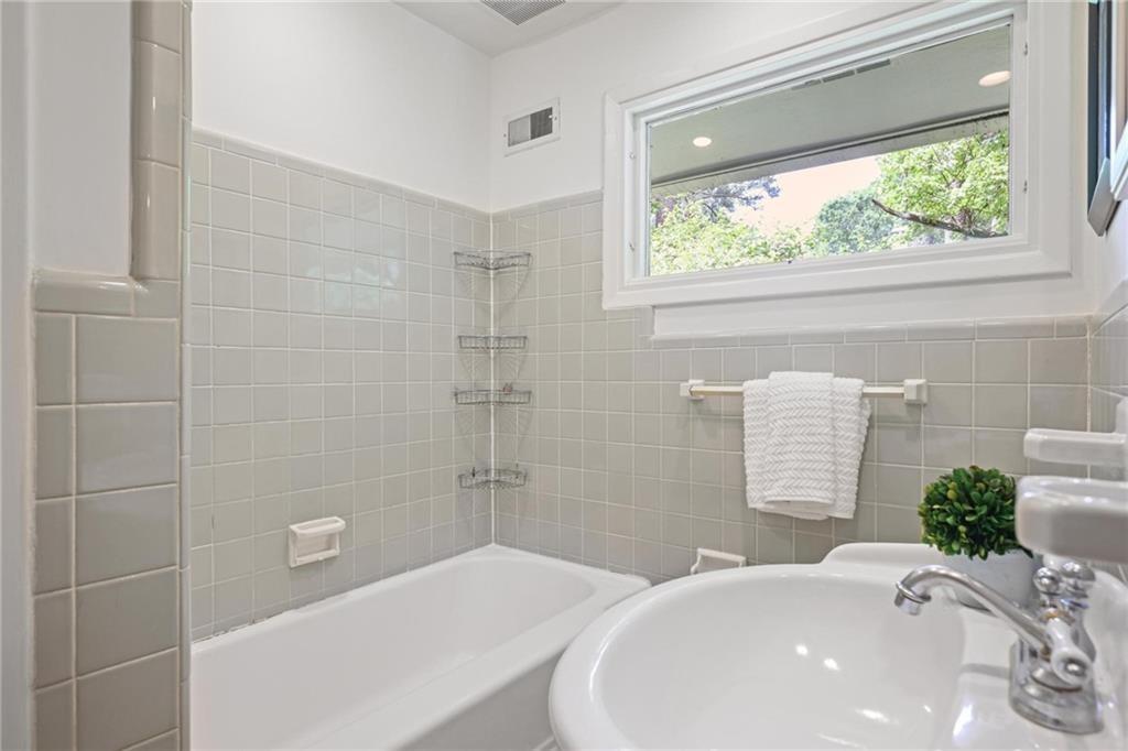 2800 Mornington Drive NW