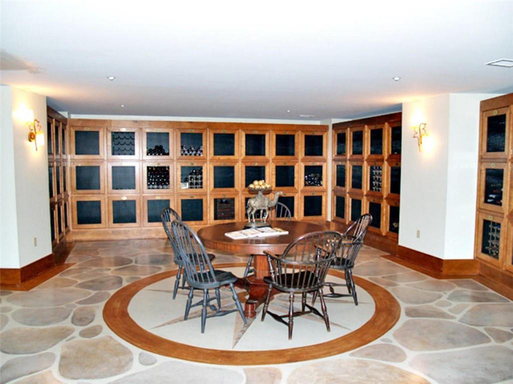 700 Park Regency Place NE