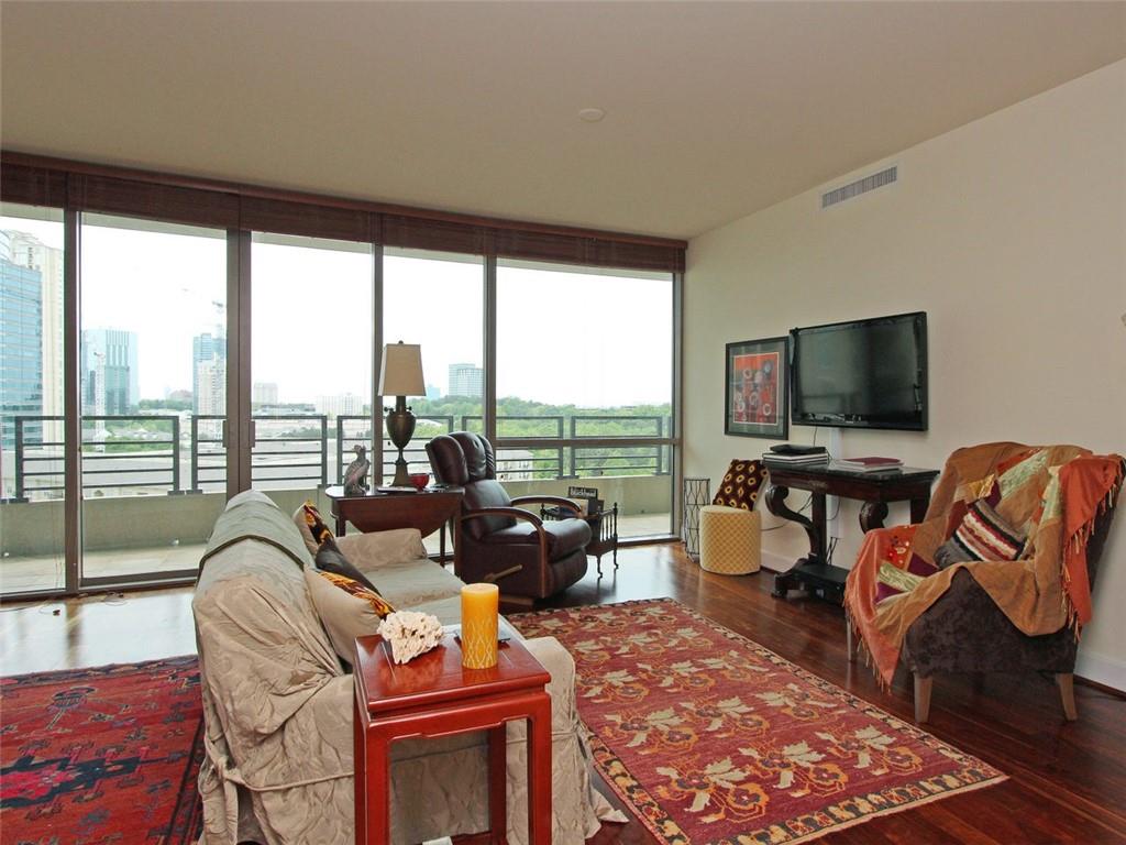 700 Park Regency Place NE