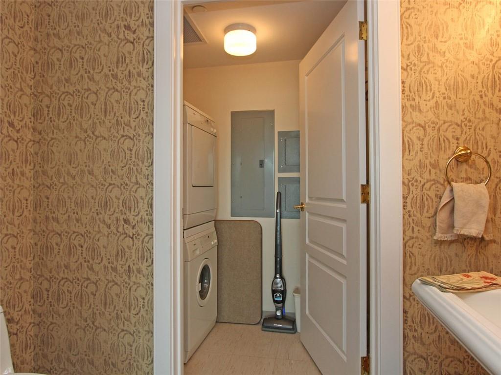 700 Park Regency Place NE