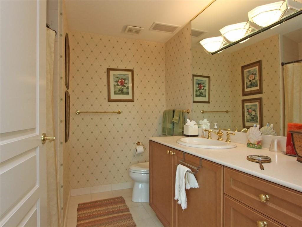 700 Park Regency Place NE