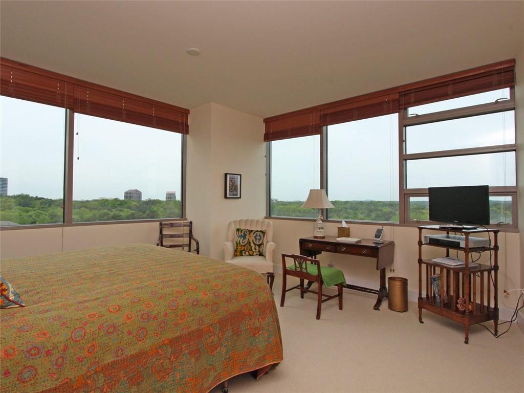 700 Park Regency Place NE