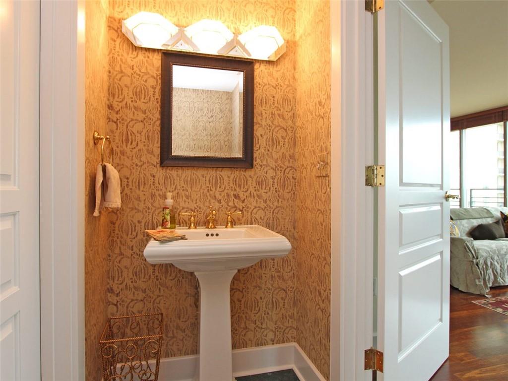 700 Park Regency Place NE