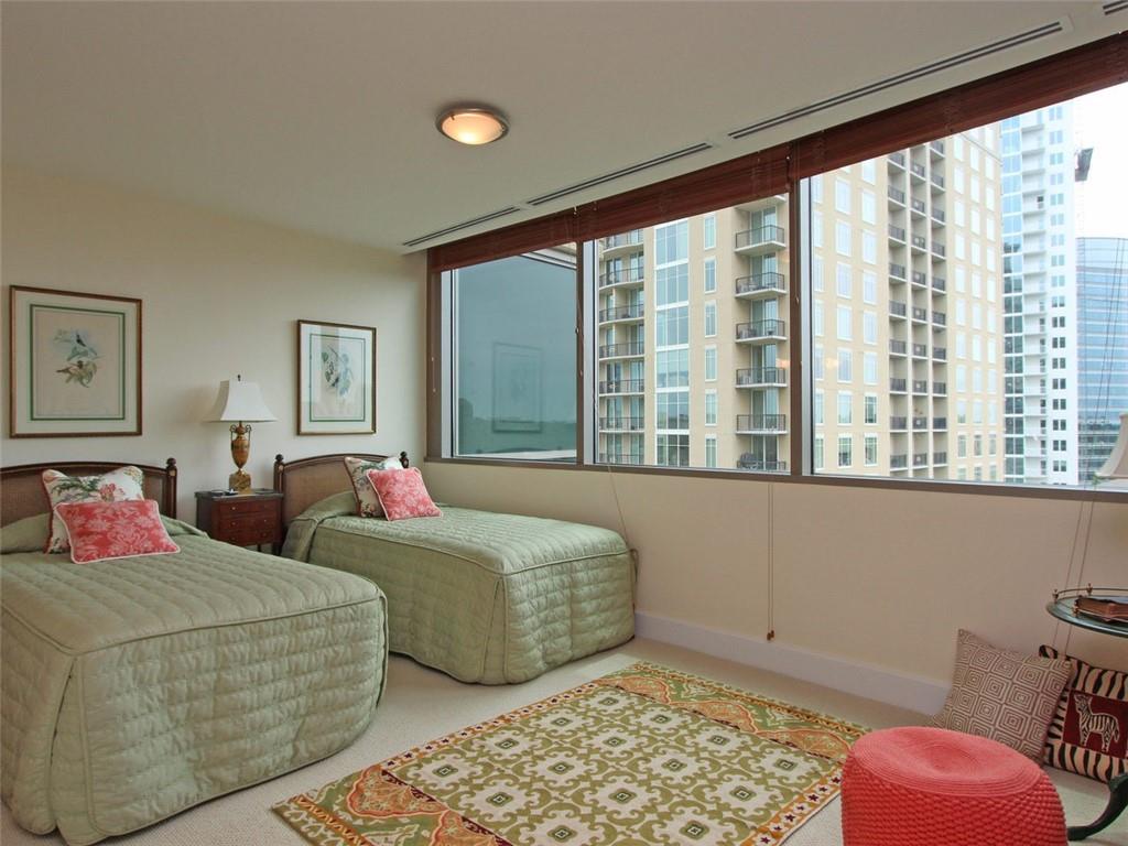 700 Park Regency Place NE