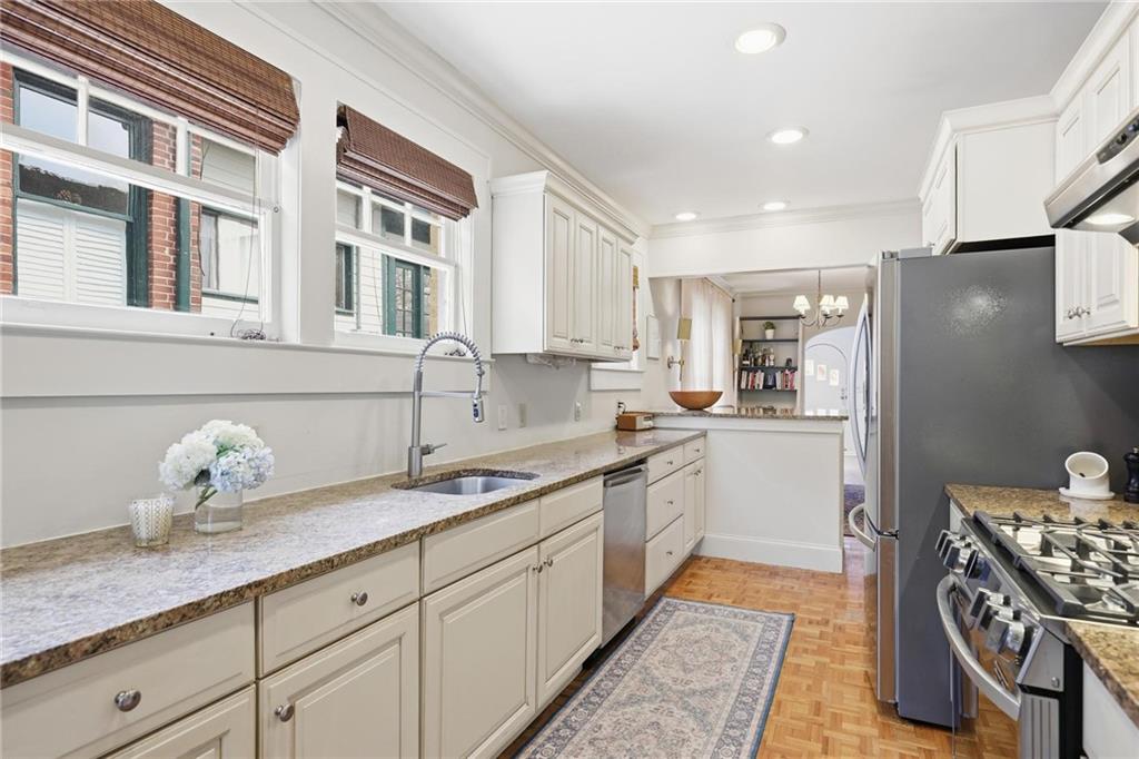 110 Peachtree Hills Avenue NE