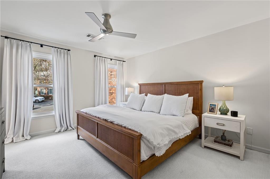 4 Queen Victoria Place NE