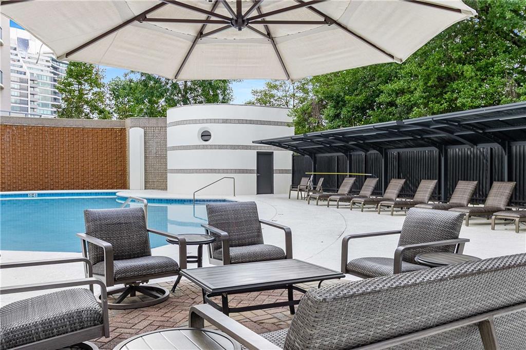 750 Park Avenue NE Unit 18E