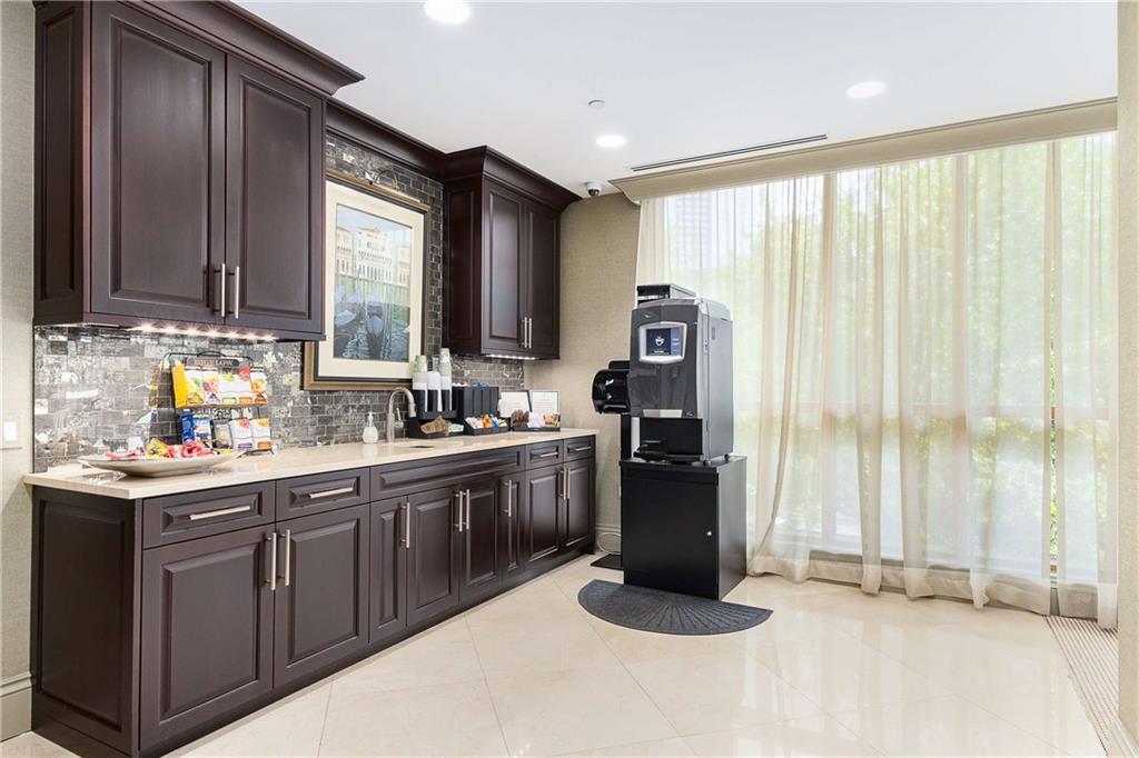 750 Park Avenue NE Unit 18E