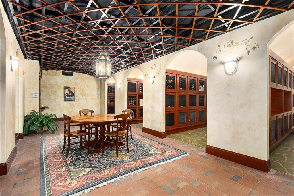 750 Park Avenue NE Unit 18E