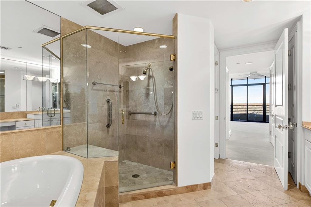 750 Park Avenue NE Unit 18E