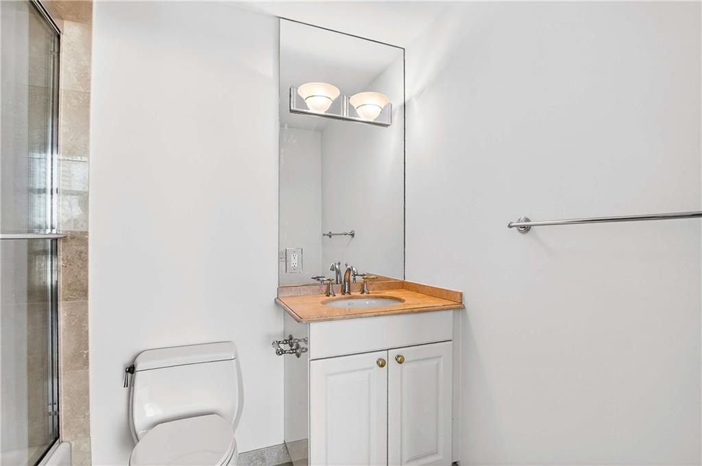 750 Park Avenue NE Unit 18E