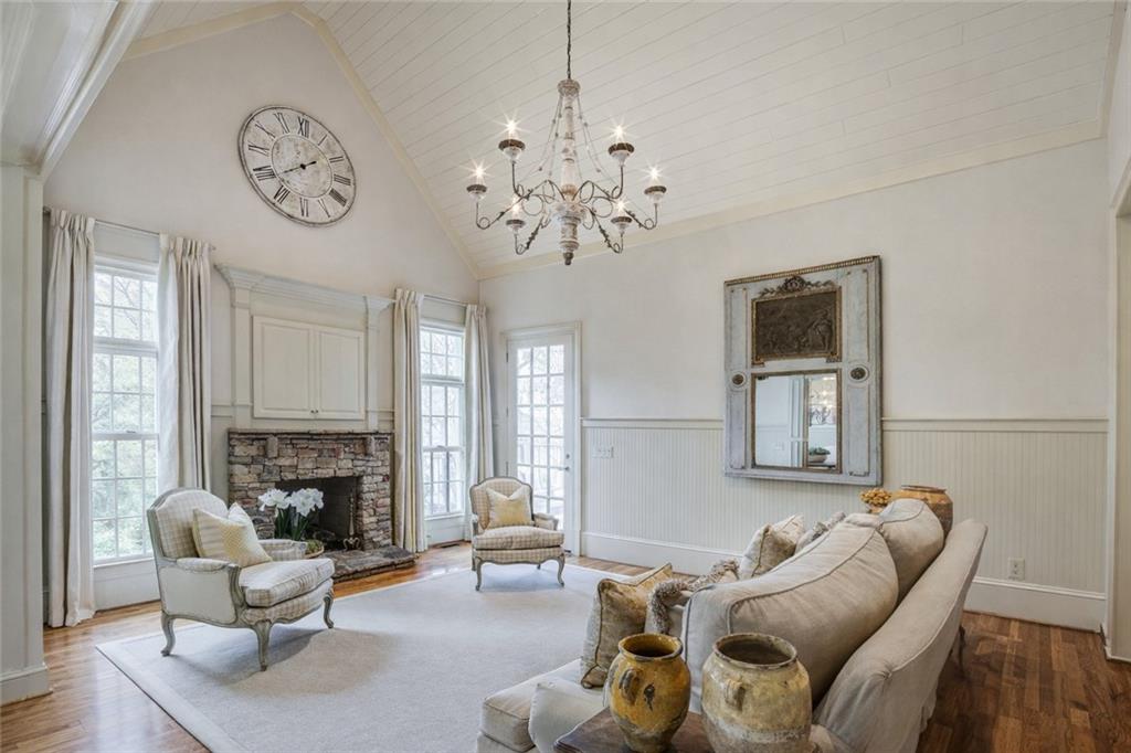 1005 Heards Ferry Road