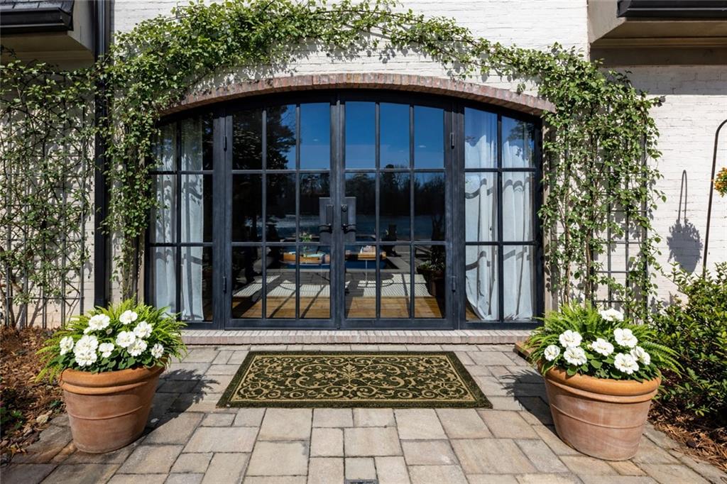 2968 Rivermeade Drive NW