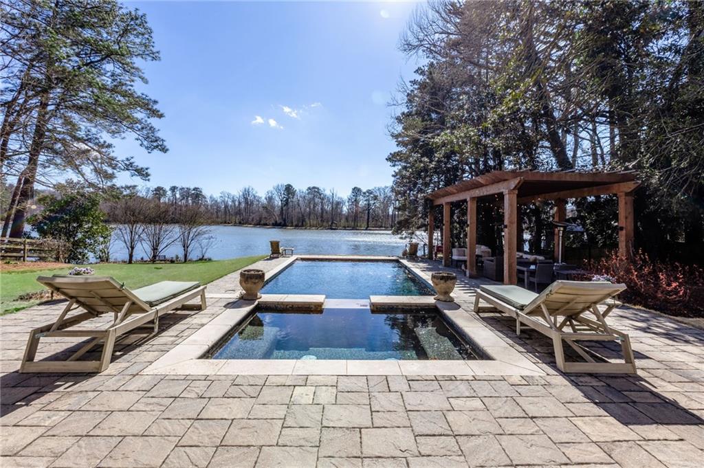 2968 Rivermeade Drive NW