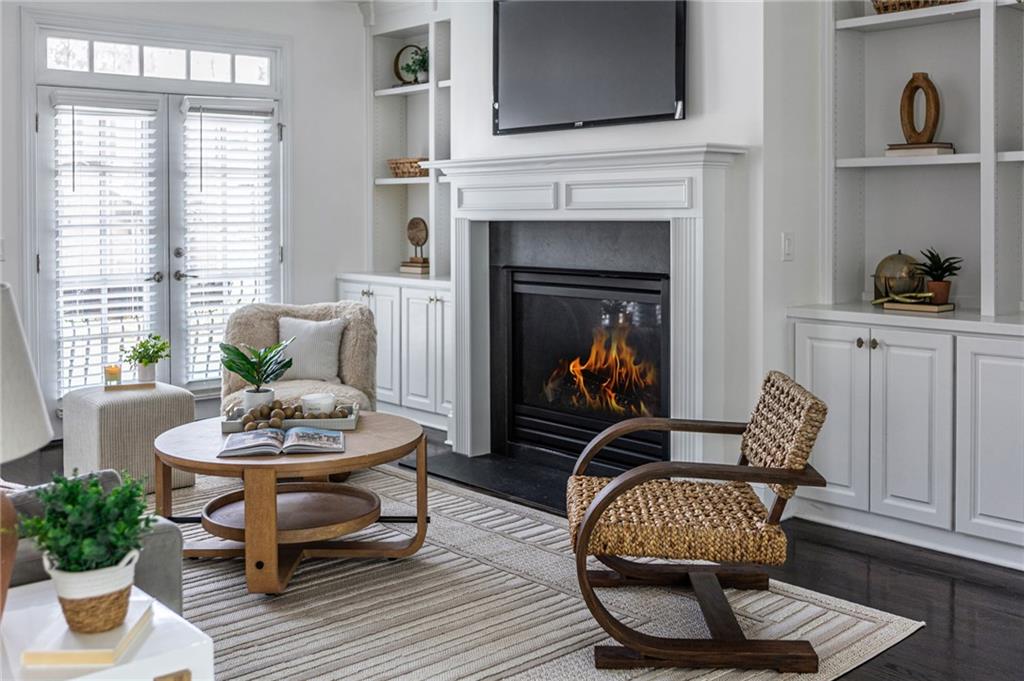 929 Canterbury Lane NE