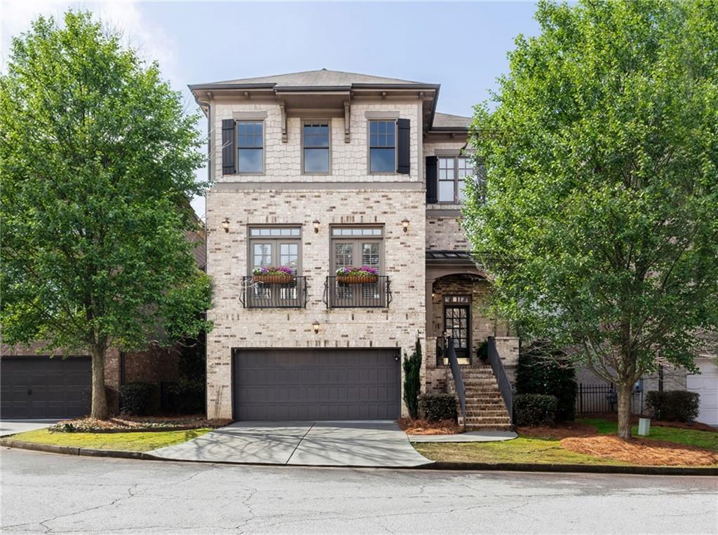 929 Canterbury Lane NE