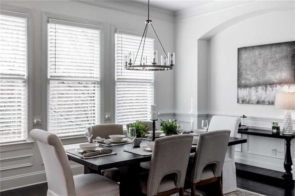 929 Canterbury Lane NE