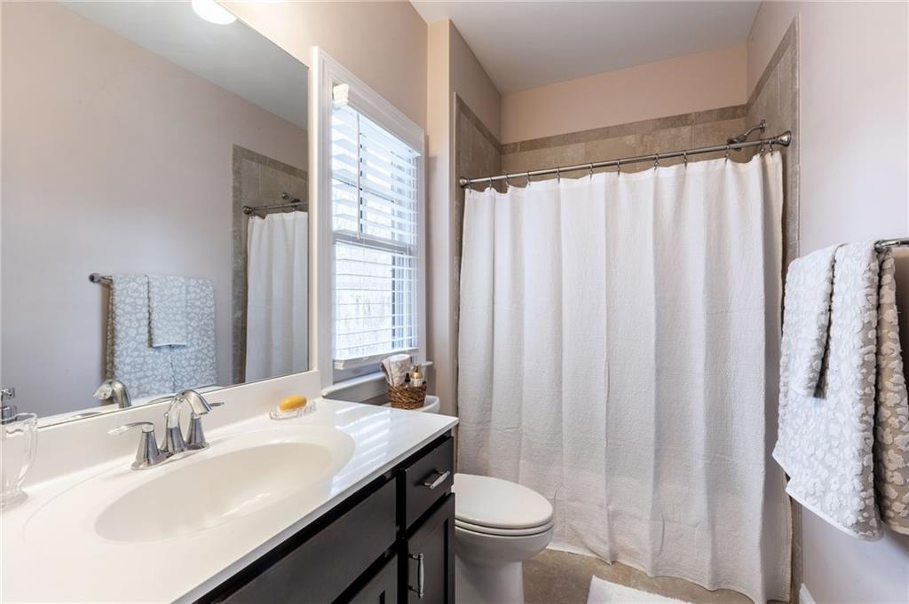 929 Canterbury Lane NE