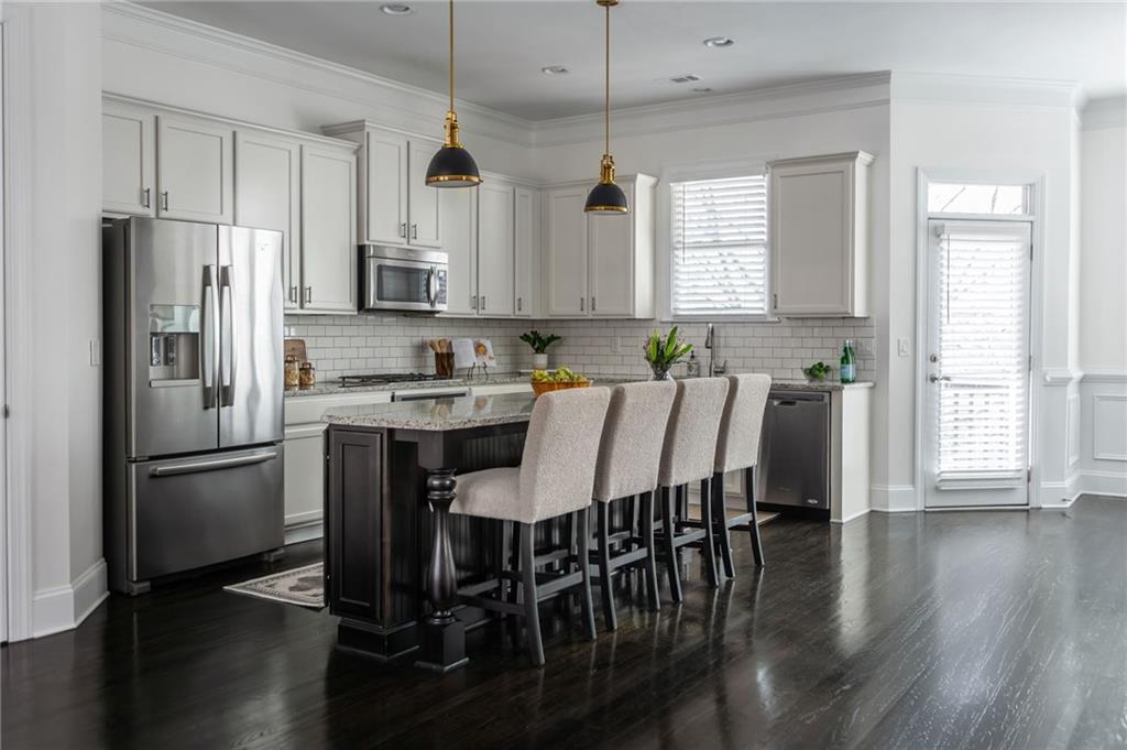 929 Canterbury Lane NE