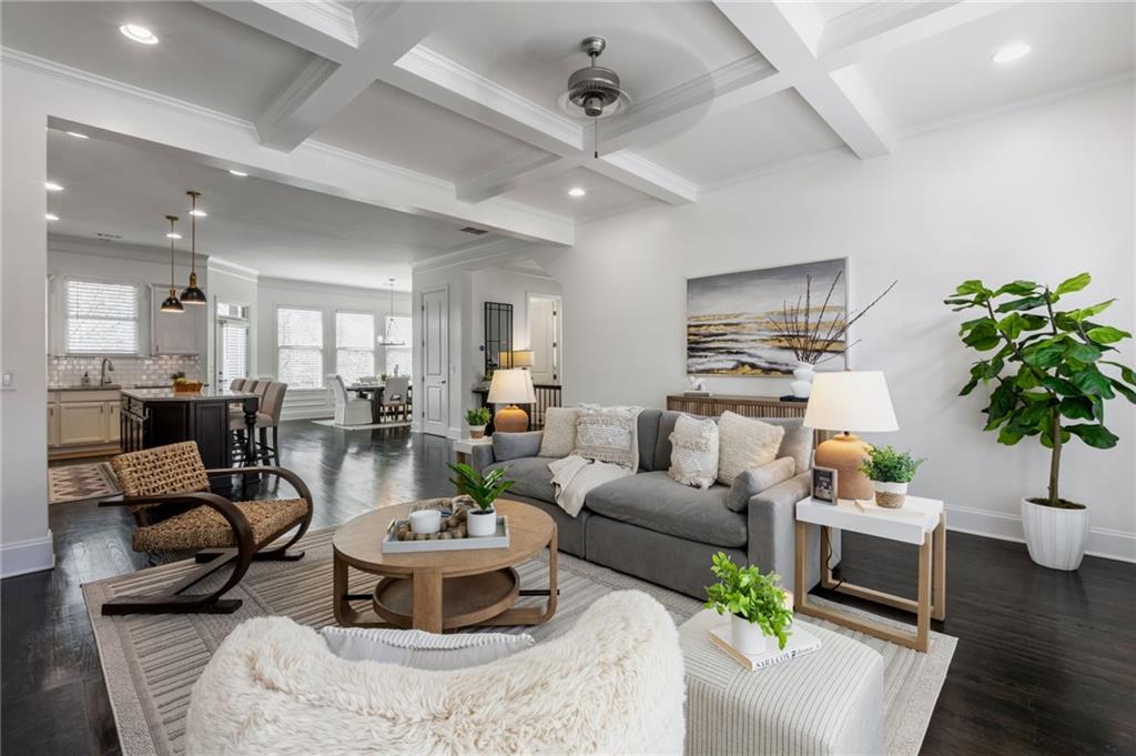 929 Canterbury Lane NE